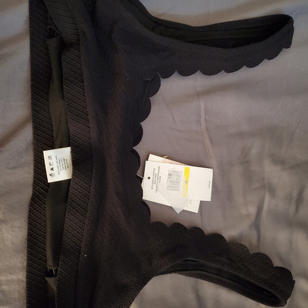 JESSICA SIMPSON $54 NWT Black Scallop Bikini TOP M